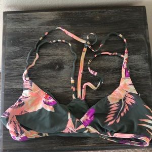 NWOT roxy bikini top large